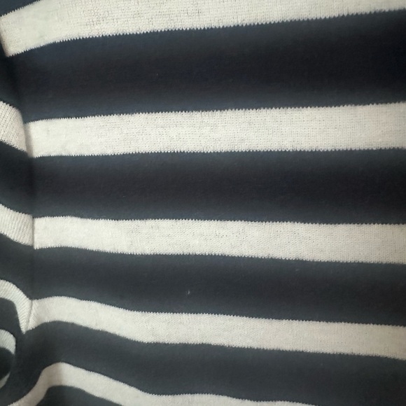 NWOT/EUC Talbots Classic Navy and White Striped V-Neck Tee SZ L - Picture 4 of 9